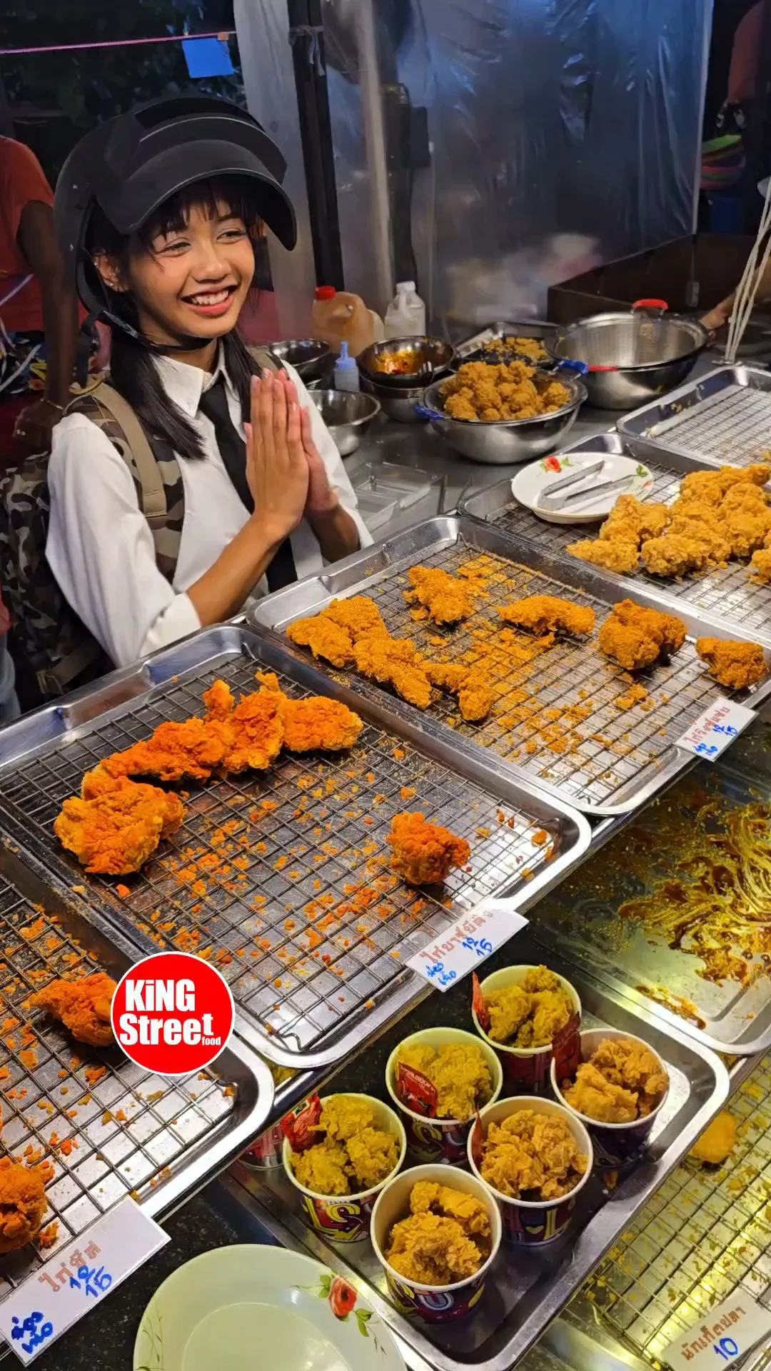 น้องยี่หวา ไก่ทอด หน้าคล้ายลิซ่า ตลาดนัดวัดไผ่เงินกรุงเทพฯ สวยน่ารัก