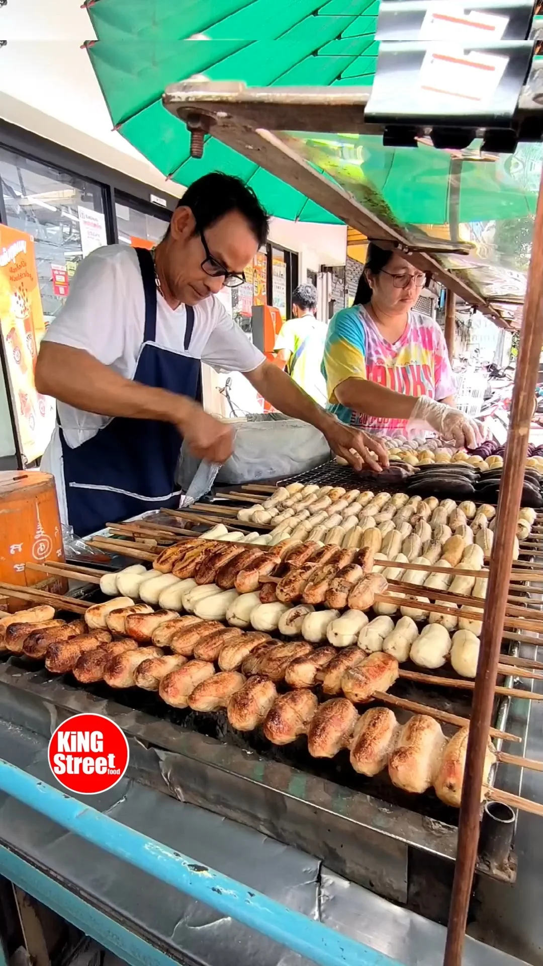 นายอู๊ด ร้านกล้วยปิ้งทุบ หน้าโรงพยาบาลบางไผ่ ฝั่งธน เพชรเกษม20