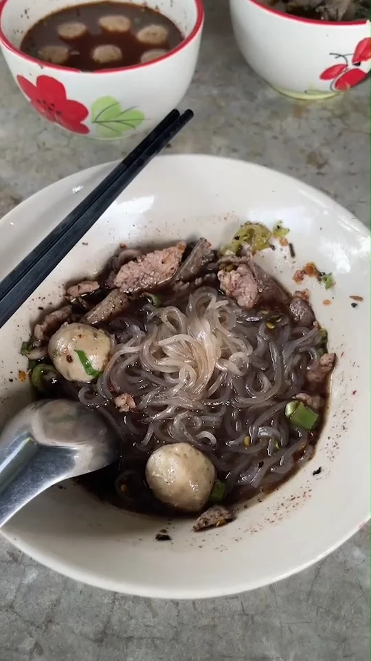 รีวิว ลือชาม ก๋วยเตี๋ยวเรือ สาขาบางแสน ชลบุรี อร่อย เข้มข้น รสแซ่บ