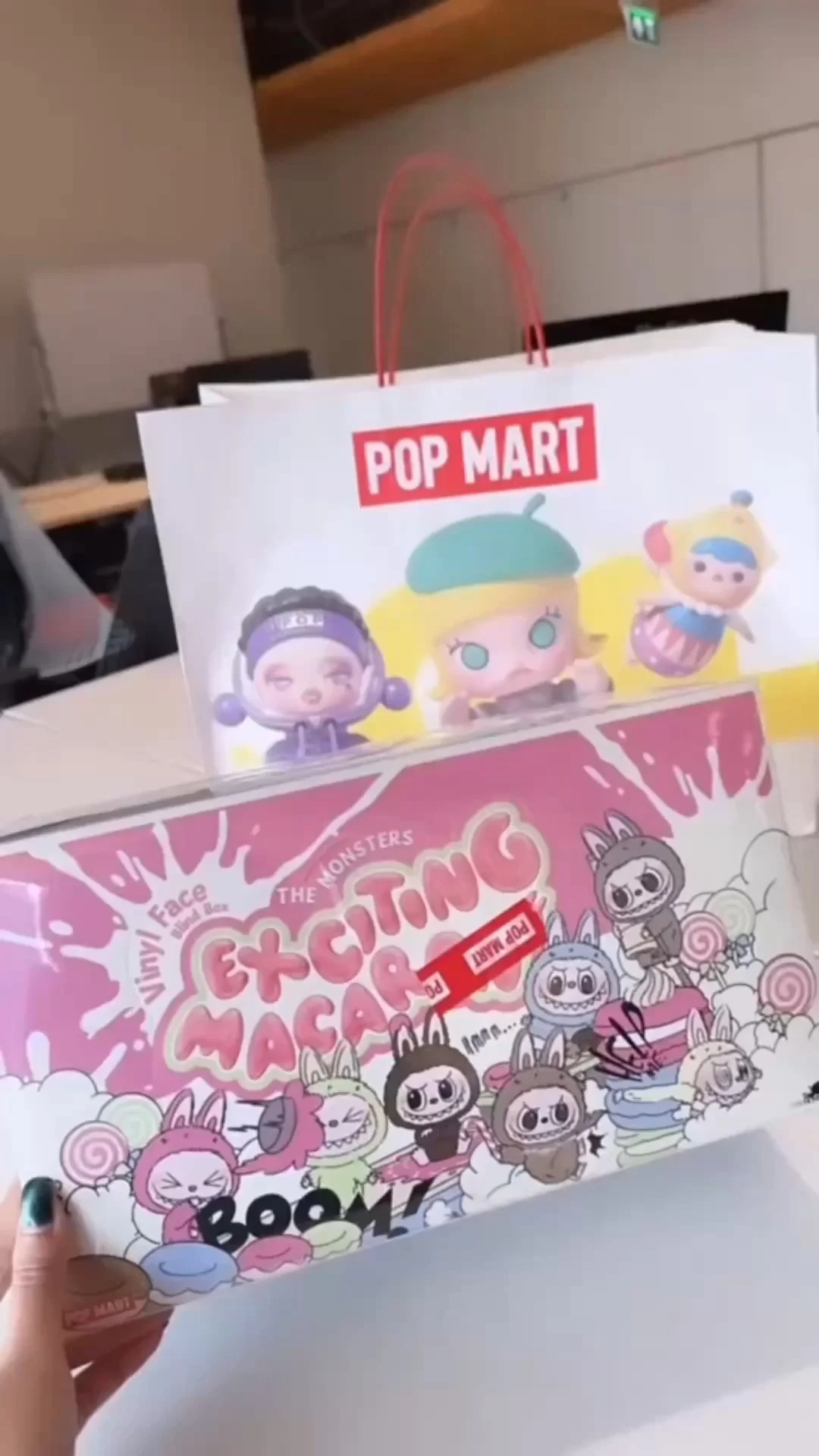 ของเล่น POP MART เช็กการ์ดลาบูบู้มาการอง 1 กล่องลุ้นซีเคร็ท