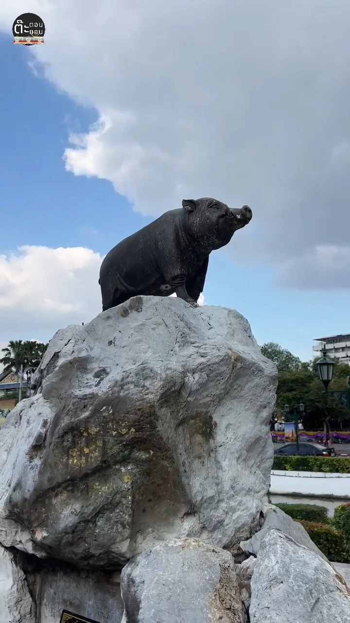 ชมอนุสาวรีย์สหชาติ อนุสาวรีย์หมู ริมคลองหลอด กรุงเทพ