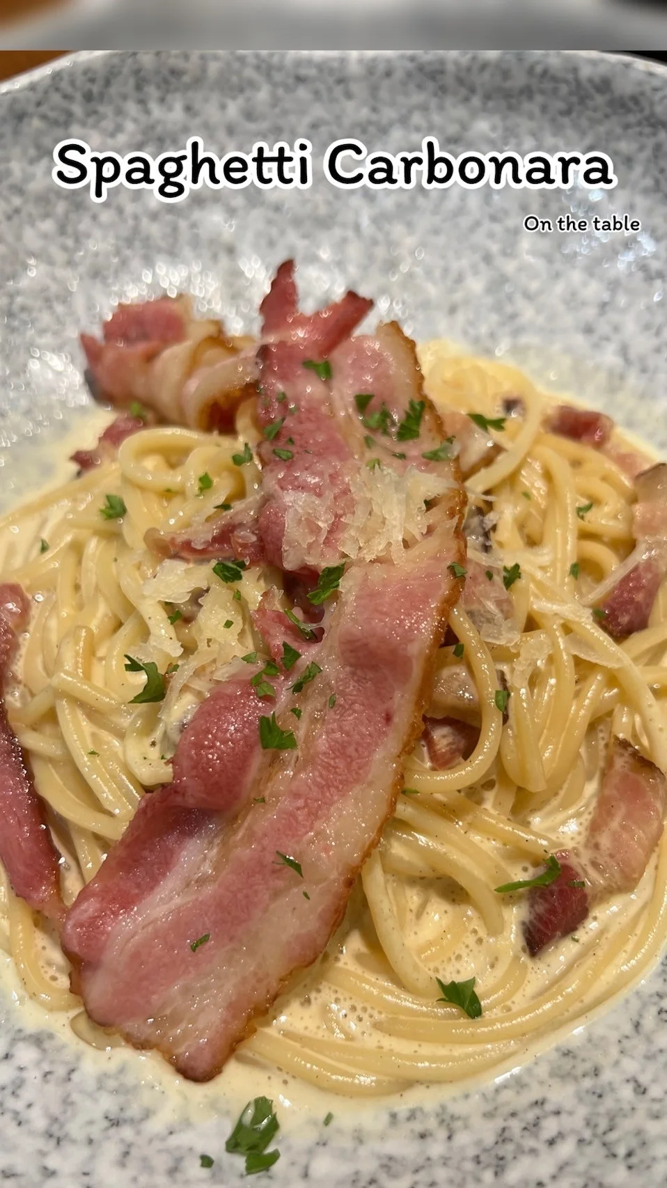 รีวิว Spaghetti Carbonara นัวอร่อยต้องลองที่ on the table