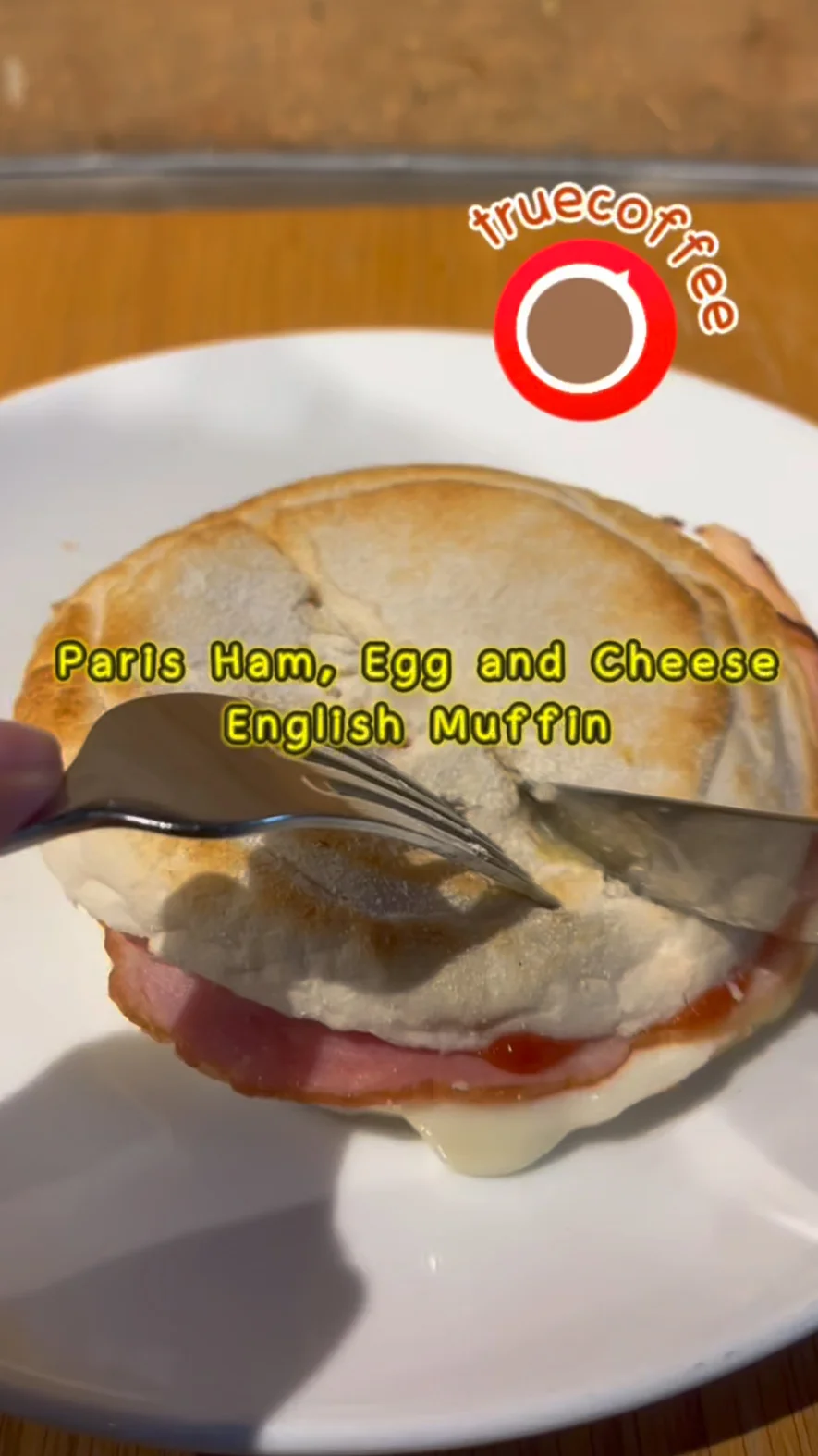 รีวิว Paris Ham, Egg and Cheese English Muffin ทรูคอฟฟี่ อร่อยบอกต่อ