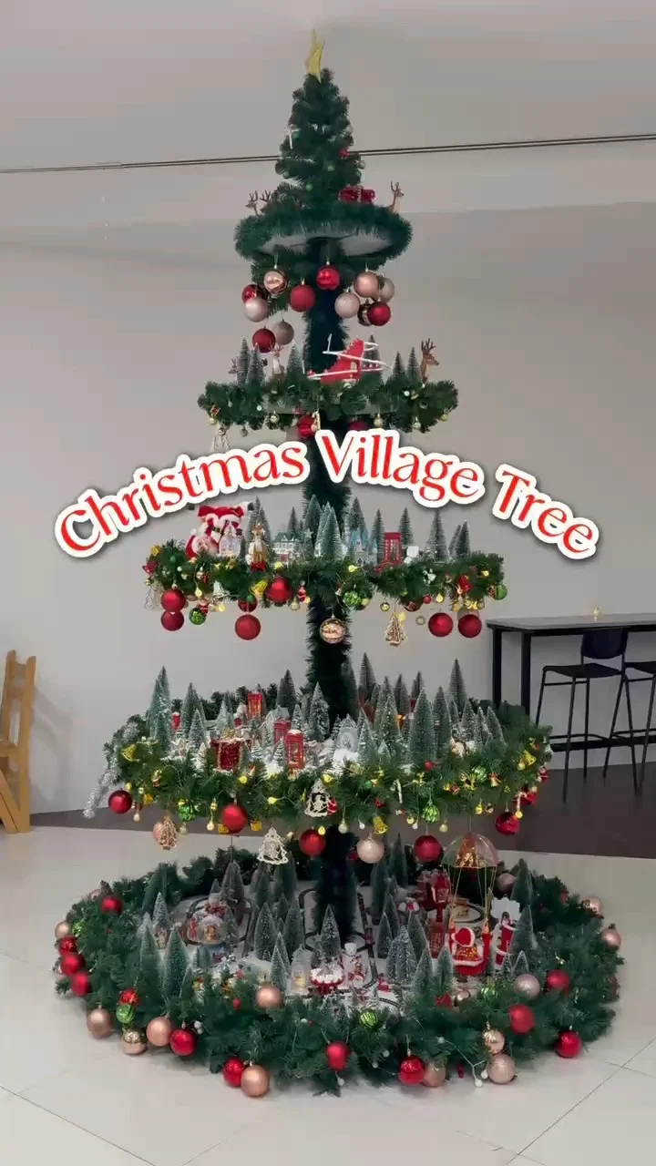 พาไปชมเมืองหิมะใน Christmas Village Tree