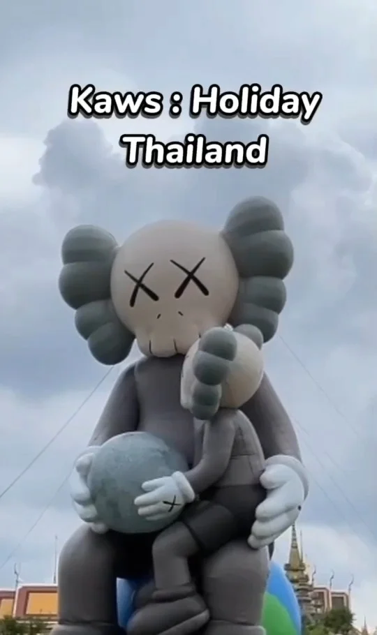 พาไปชม Kaws : Holiday Thailand นิทรรศการสวยๆกลางสนามหลวง