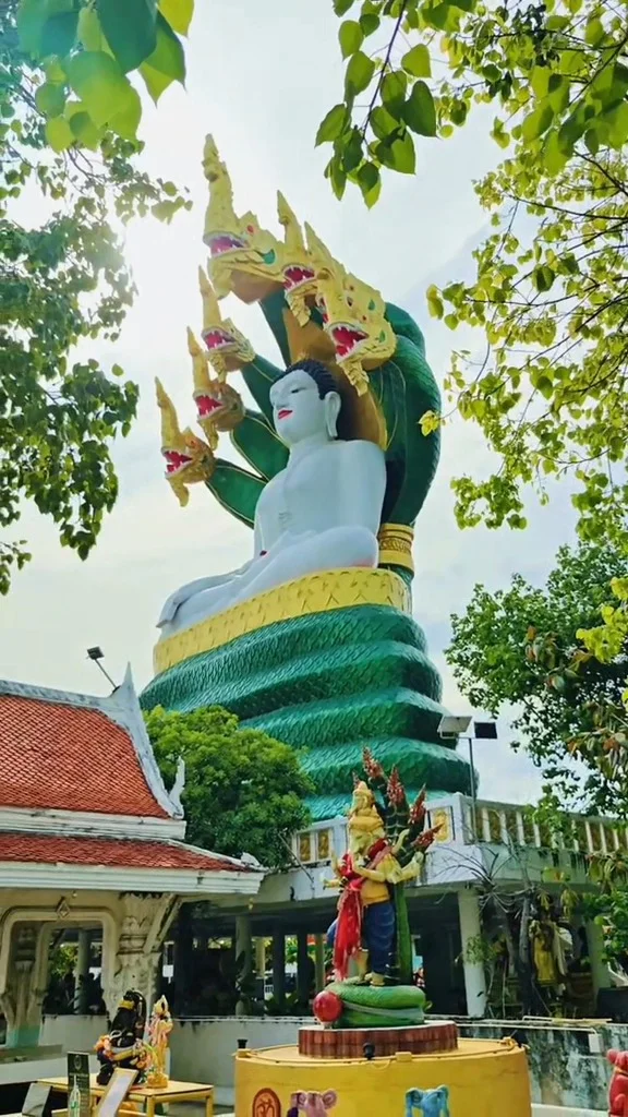 พระนาคปรกองค์ใหญ่ วัดแดงธรรมชาติ นนทบุรี
