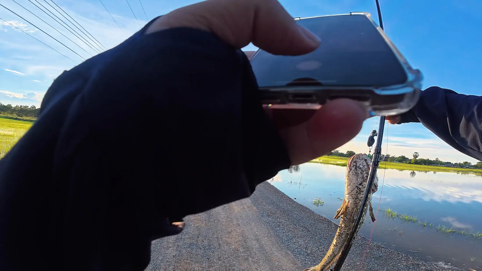 น้ำท่วมแบบนี้ปลาเยอะนะคับ