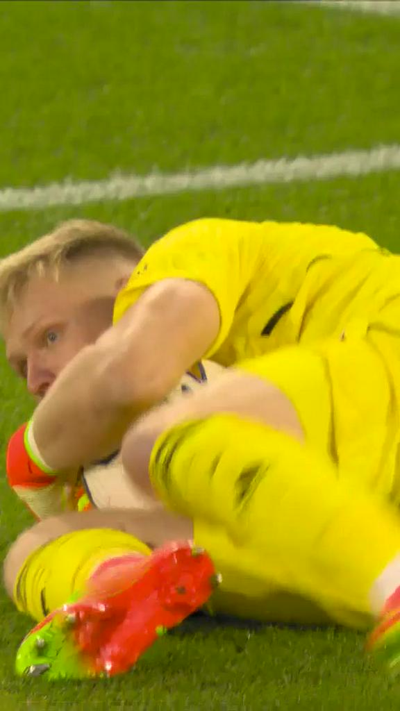 Ramsdale super saves to help team get 3 points
