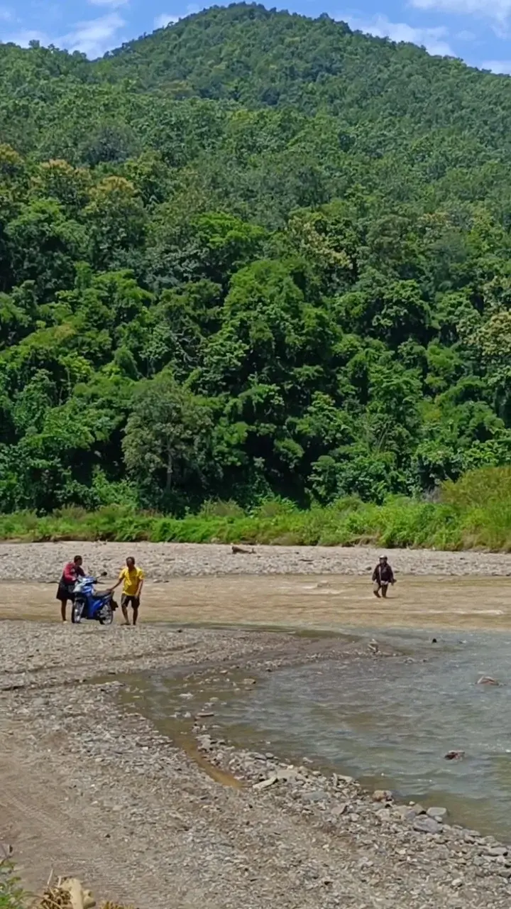 การเดินทางที่แสนลำบากสู่หมู่บ้านเสาหิน