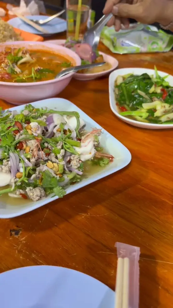 ปักหมุด ร้านข้าวต้ม อ.อยู่เย็น รสเด็ด ซ.นวลจันทร์